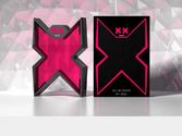 >>> Conception de la gamme de parfums >>> Design du flacon et de l'étui >>> Réalisation des visuels 3D /// Le parfum féminin X&X de soirée aux fragrances plus denses pour la femme du soir qui veut se
démarquer, même dans le noir.