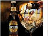 Print affiche campagne publicitaire "Guiness", Nigeria. Technique: Le compositing créatif Photoshop. Retouche et photo manipulation. Ce travail représente un travail de 28 heures qui est 4 jours.
