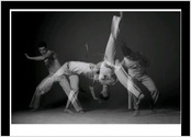 CHRONOPHOTOGRAPHIE

Création de visuels avec un capoeiriste professionel en studio - 

Noir et blanc  -  chronophotographie