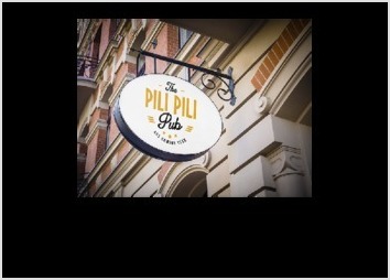 logo pour un bar à événements genre comédie club.