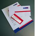 Réalisation de la papeterie d'enreprise : en-tête de lettre, enveloppe, cartes de visite, étiquette CD, dossier de fichiers et charte graphique dans un style minimaliste dans les coulers du logo.
Le logo rouge/bleu a été fourni par le client.