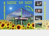 Création du photo-montage: demande d’intégrer le bâtiment dans un champs de tournesol. Recherche d'image et acquisition des droits.
Intégration des photos fournies par client ainsi que du logo et du slogan.
Création en parallèle d'habillage pour un comptoir et une bannière sur le même thème.