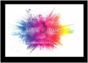 Création d'un logo pour une jeune chorégraphe qui lance sa troupe de danse et des cours.
Le souhait d'un logo coloré, pleins de couleurs qui représente la personnalité de ma cliente.